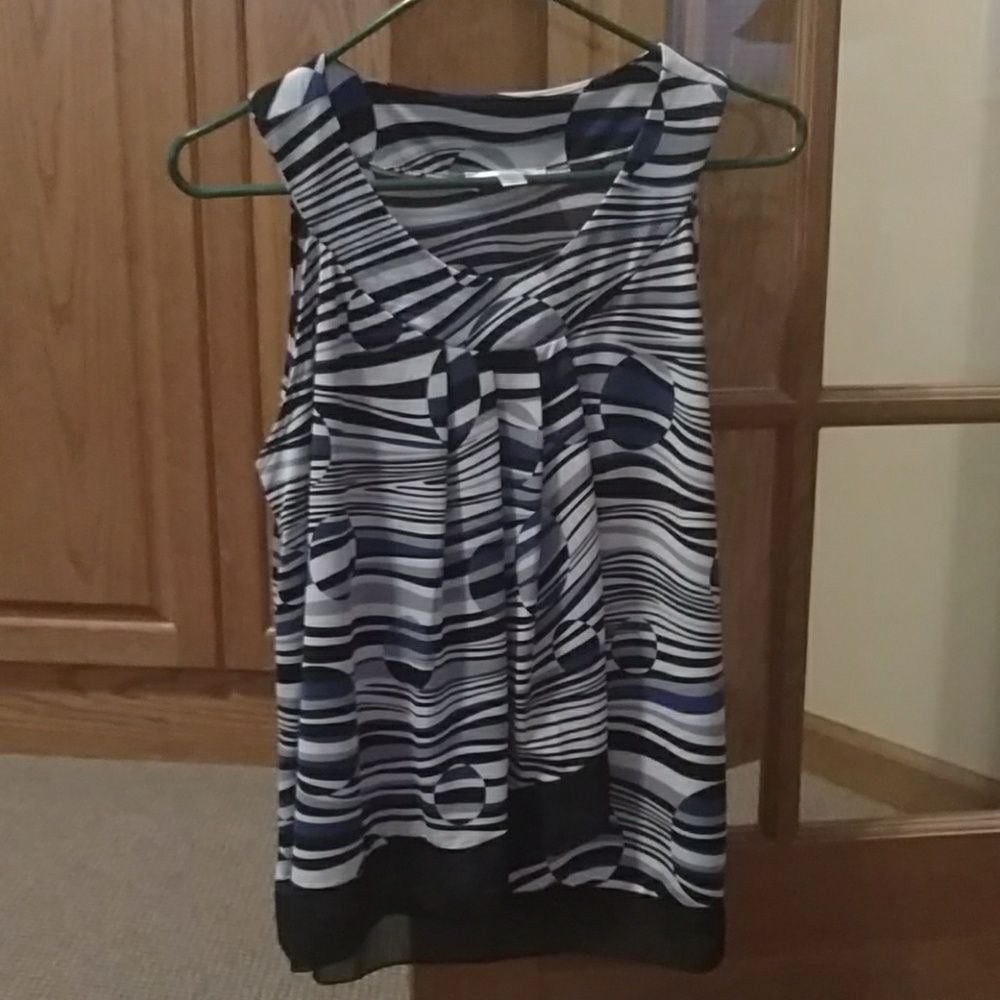 Very nice top for work or play!